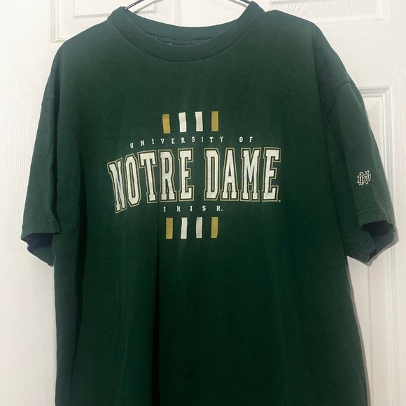 Notre Dame Fighting Irish- Notre Dame Bookstore On The Campus College T-Shirt - Picture 1 of 4